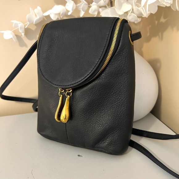 Like New HOBO Fern Crossbody Bag in Black Pebbled Leather with Brass Pulls - Picture 4 of 15